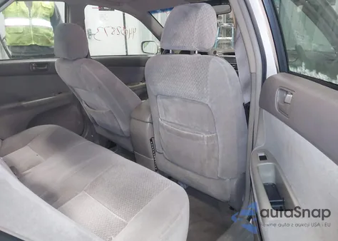 2004 Toyota Camry Le/Xle/Se z USA, uszkodzony, nr VIN 4T1BE32KX4U921730